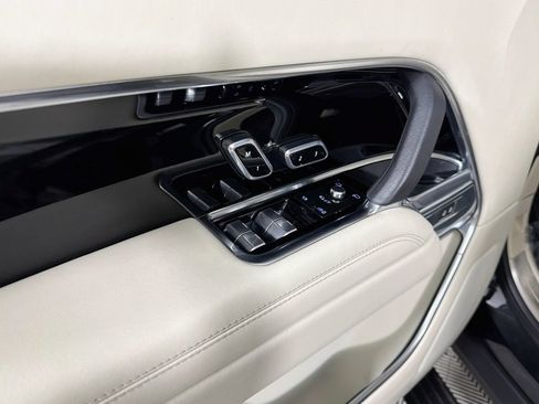 Certified 2023 Land Rover Range Rover SE AWD/4WD image 18