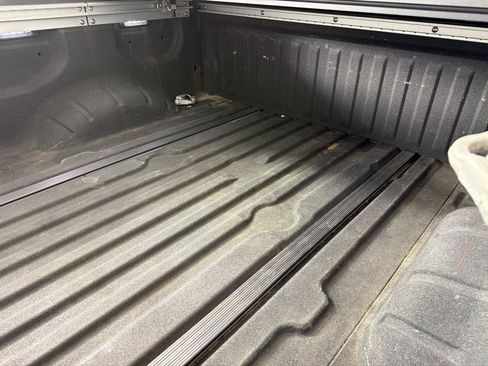 Used 2017 Nissan Titan SL AWD/4WD image 23