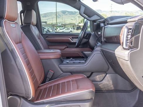 Used 2024 GMC Sierra 2500 Denali Ultimate AWD/4WD image 7