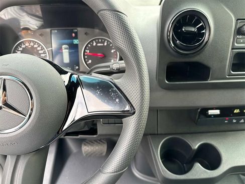 Used 2025 Mercedes-Benz Sprinter 2500 image 23