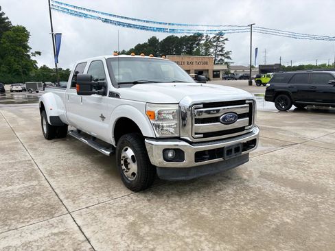 Used 2016 Ford F350 Lariat w/ Lariat Interior Package AWD/4WD image 4
