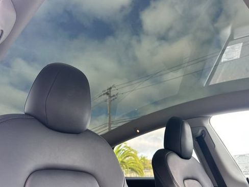 Used 2022 Tesla Model Y Performance AWD/4WD image 19