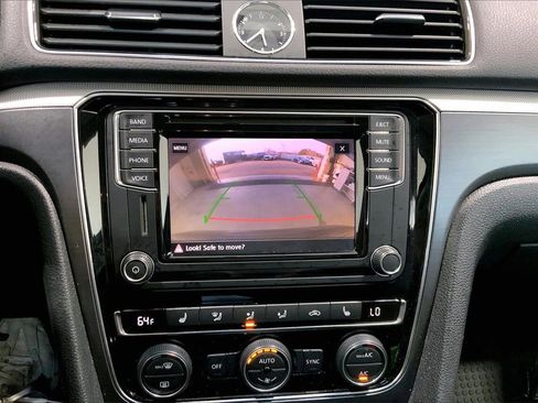 Used 2017 Volkswagen Passat 1.8T R-Line image 24