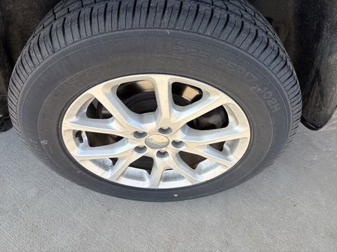 Used 2015 Jeep Cherokee Latitude w/ Cold Weather Group image 12