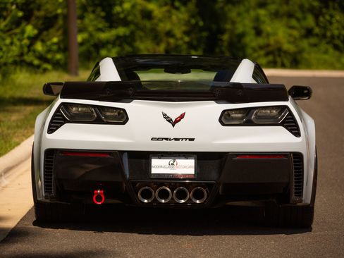 Used 2018 Chevrolet Corvette Z06 w/ Carbon 65 Edition RWD image 23