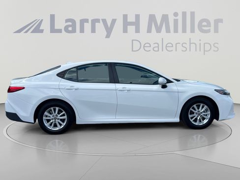Used 2025 Toyota Camry LE FWD image 6