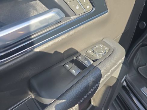 Used 2025 GMC Yukon Denali AWD/4WD image 11