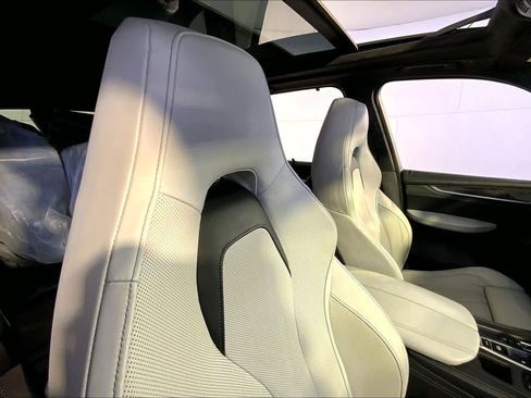 Used 2018 BMW X5 M image 23