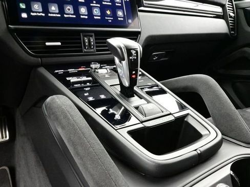 Certified 2022 Porsche Cayenne Turbo GT AWD/4WD image 11