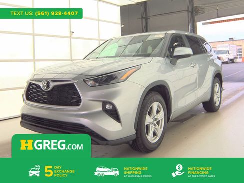 Used 2025 Toyota Highlander LE image 1