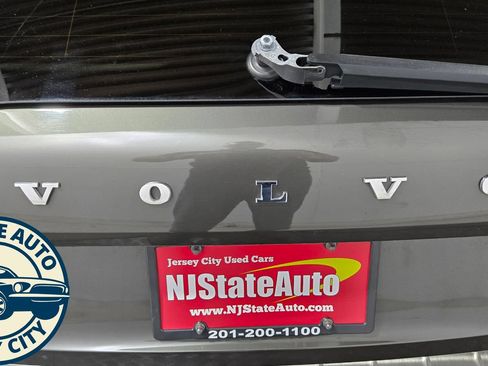 Used 2018 Volvo XC60 T5 Momentum w/ Vision Package AWD/4WD image 30