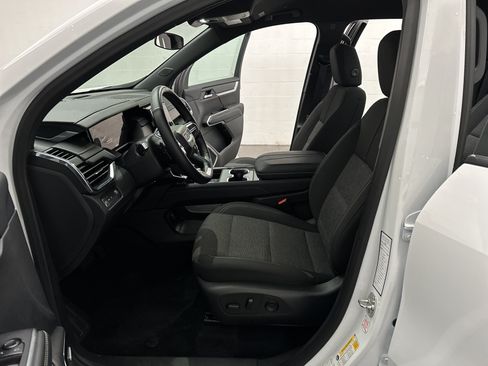 Used 2025 GMC Acadia Elevation FWD image 17