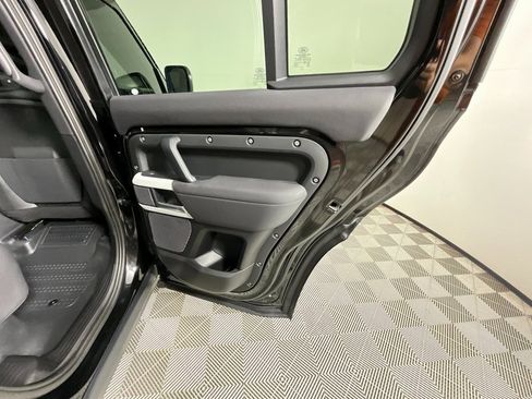 Used 2021 Land Rover Defender 110 SE image 25
