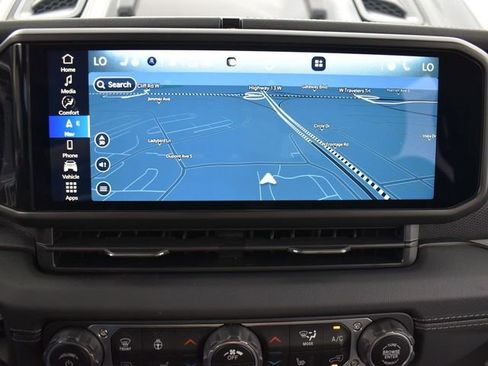 Used 2024 Jeep Gladiator Rubicon w/ Technology Group AWD/4WD image 8