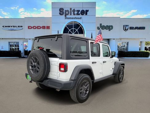 Used 2024 Jeep Wrangler Unlimited Sport AWD/4WD image 2