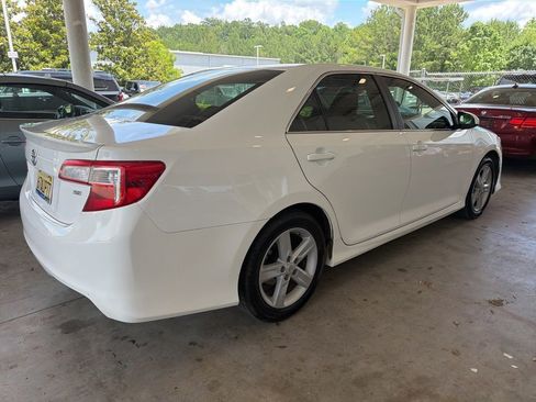 Used 2012 Toyota Camry SE FWD image 3