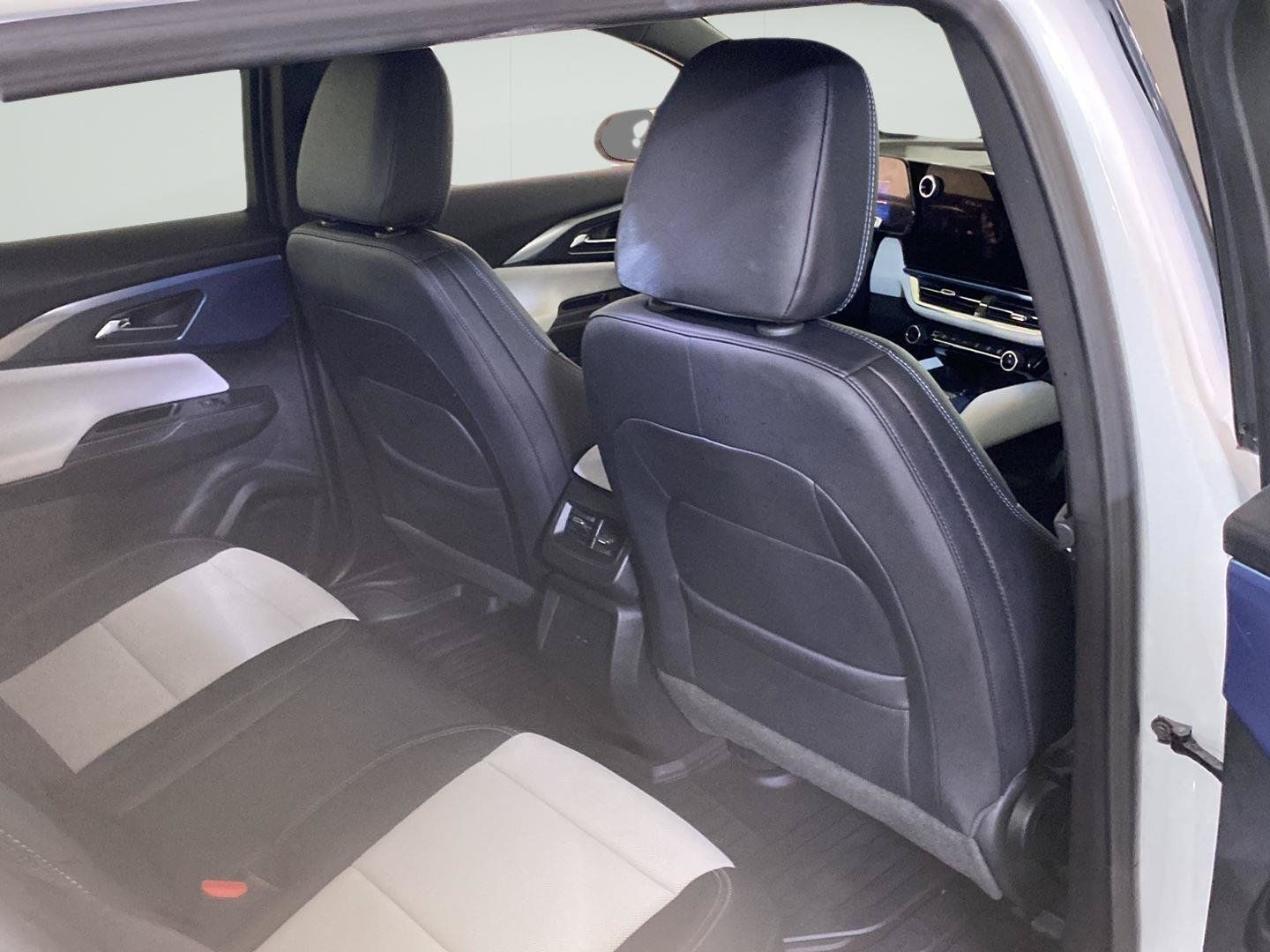 Used 2024 Chevrolet Equinox EV LT FWD image 23