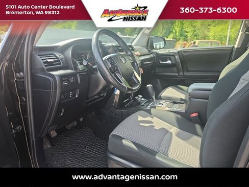Used 2018 Toyota 4Runner SR5 AWD/4WD image 20