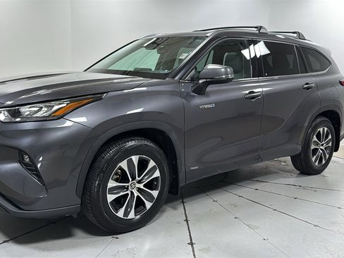 Used 2020 Toyota Highlander XLE image 1