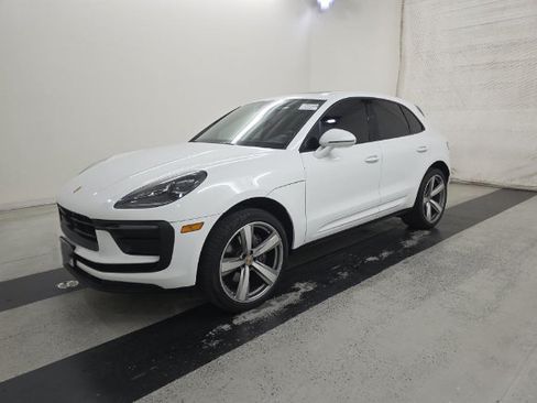 Used 2024 Porsche Macan AWD/4WD image 1