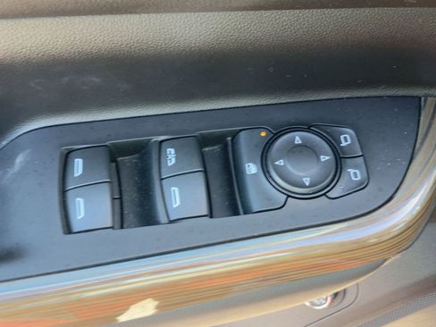 Used 2023 GMC Acadia SLE w/ Driver Convenience Package image 11