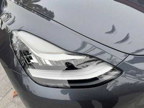 Used 2024 Tesla Model Y Long Range AWD/4WD image 25