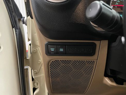 Used 2011 Jeep Wrangler Unlimited Rubicon w/ Connectivity Group AWD/4WD image 32