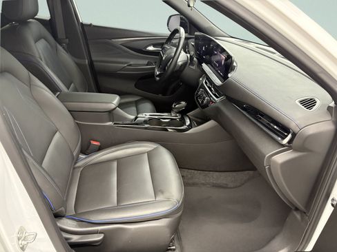 Used 2024 Buick Envista Sport Touring w/ Convenience I Package FWD image 20