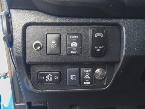 Used 2021 Toyota Tacoma TRD Sport w/ TRD Premium Sport Package AWD/4WD image 23