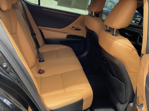 Used 2025 Lexus ES 350 w/ Premium Package image 8