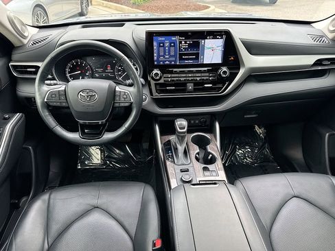 Used 2021 Toyota Highlander Platinum image 24