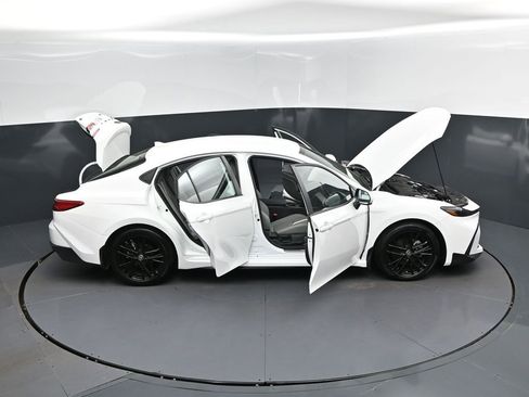 Used 2025 Toyota Camry SE w/ Convenience Package image 51