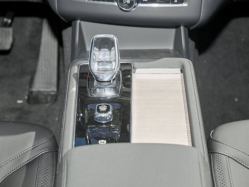 New 2025 Volvo XC90 T8 Plus w/ Protection Package Premier image 29