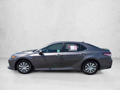 Used 2019 Toyota Camry LE FWD image 9