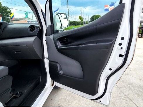 Used 2020 Nissan NV200 SV image 9