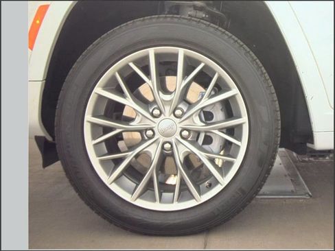 Used 2022 Jeep Grand Cherokee Summit image 3