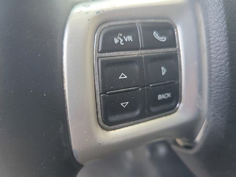 Used 2018 Dodge Journey SE w/ Connectivity Group FWD image 16