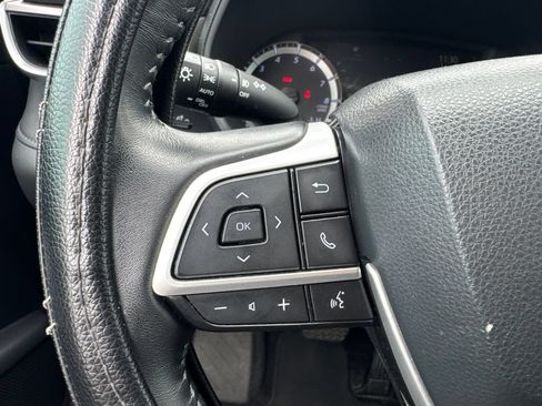 Used 2023 Toyota Highlander LE FWD image 13