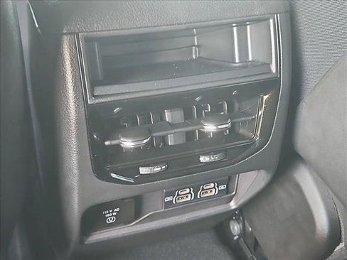 Used 2025 Jeep Grand Cherokee Altitude AWD/4WD image 25