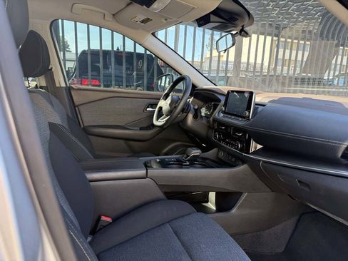 Used 2022 Nissan Rogue SV image 16