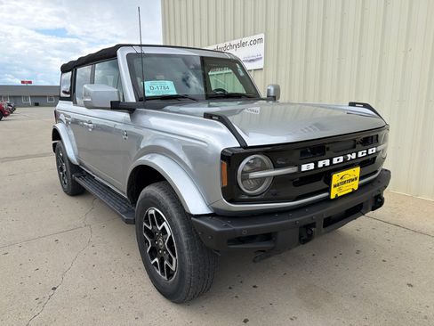 Used 2022 Ford Bronco Outer Banks AWD/4WD image 2