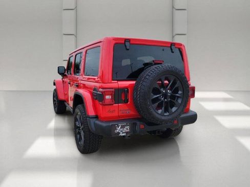 Used 2025 Jeep Wrangler Unlimited Sahara AWD/4WD image 6