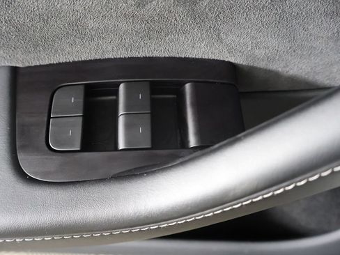 Used 2023 Tesla Model Y AWD image 36
