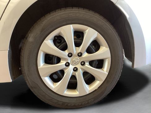 Certified 2024 Toyota Corolla LE FWD image 40