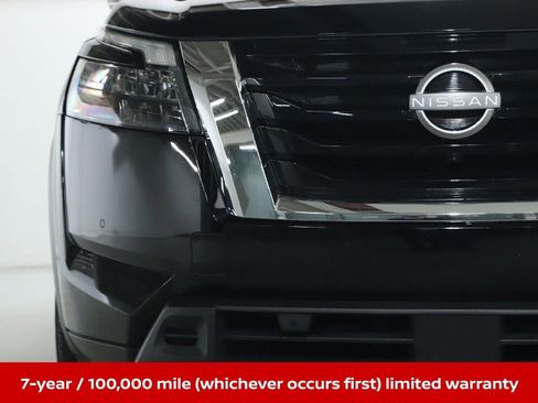 Certified 2025 Nissan Pathfinder SL image 9