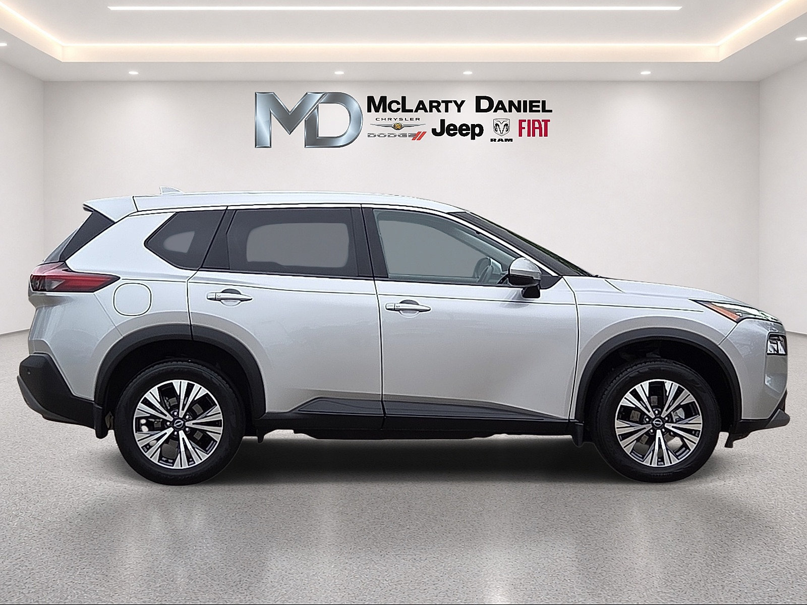 Used 2023 Nissan Rogue SV FWD image 6