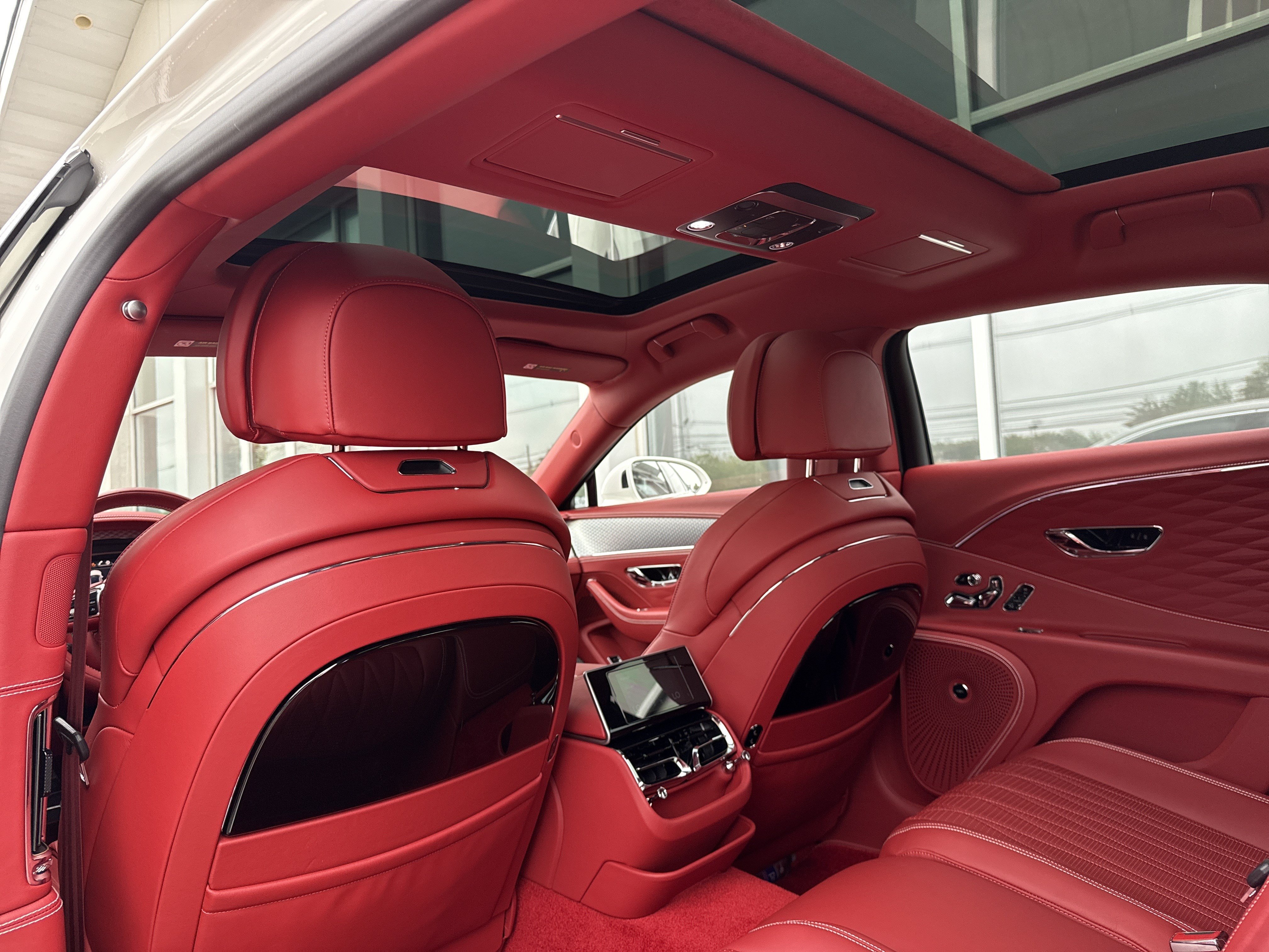 Used 2023 Bentley Flying Spur Azure AWD/4WD image 36