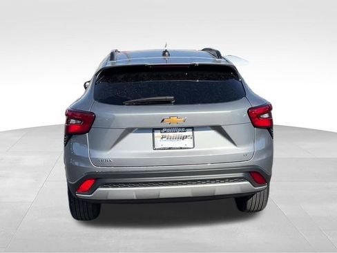 Certified 2025 Chevrolet Trax LT FWD image 5