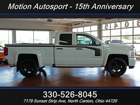 Used 2018 Chevrolet Silverado 1500 Custom w/ Custom Convenience Package AWD/4WD image 11