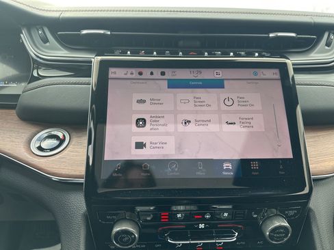 Used 2024 Jeep Grand Cherokee Summit w/ Luxury Tech Group V image 65